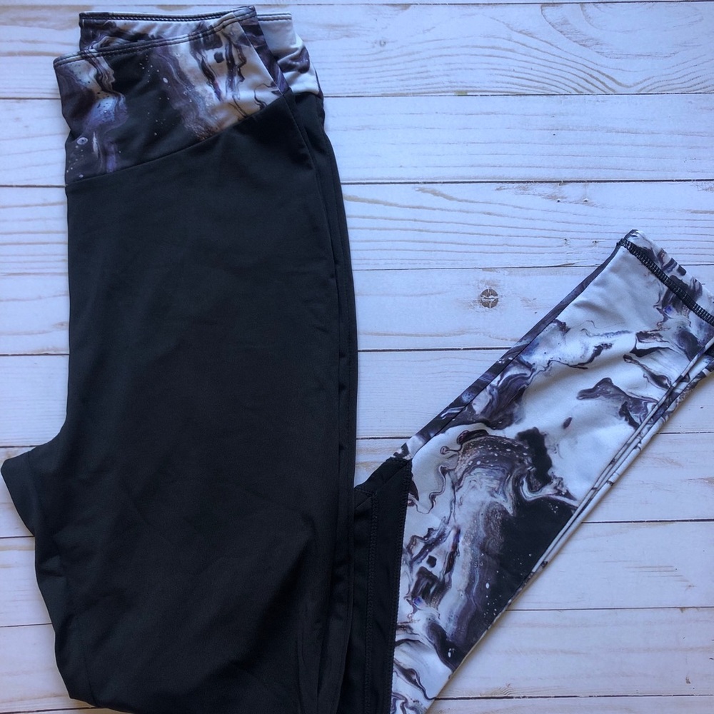 NWOT Marble and Black Leggings